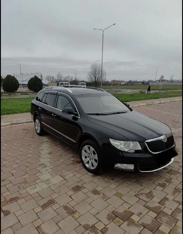 Skoda superb, 2012г, 2.0 коробка автомат, пробег 190000тыс. , расход 6.5л - 7л, трасса 5.5л, комплектация максимальная - без ключевой доступ - старт-стоп - датчики давления в шинах, дождя и света - адаптивные поворотные линзы с led лампами - адаптивные туманки - панорамная крыша - 4-х зонный климат контроль - круиз контроль - многофункциональный бортовой компьютер - кожаные сидения с электро-приводом, памятью и подкачкой поясницы - электро-привод багажника - подогревы передних и задних сидений - парктроник - мультируль - подрулевые лепестки - cd, mp3, usb, bluetooth, aux и отличная аудио система состояние мотора отличное, не дымит не троит и работает ровно, коробка на отлично без пинков и рывков, ходовая в порядке ничего не стучит. Новая зимняя резина очень вместительный семейный автомобиль с высоким клиренсом документы в порядке, переоформление без проблем цена: 690.000₽ +79493145540
📞 Звоните: +7(949)3145540 - фотография - 2