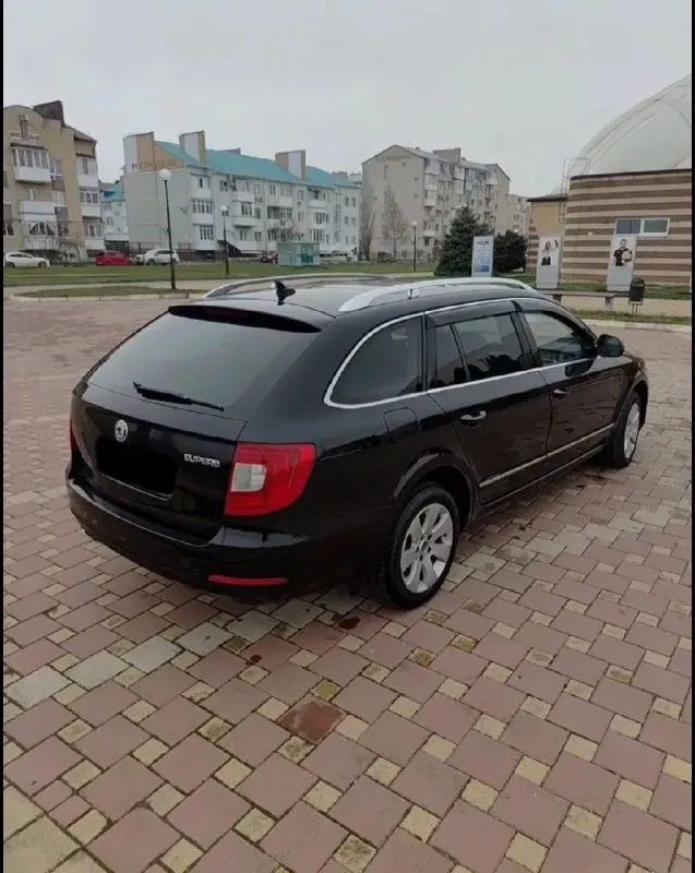 Skoda superb, 2012г, 2.0 коробка автомат, пробег 190000тыс. , расход 6.5л - 7л, трасса 5.5л, комплектация максимальная - без ключевой доступ - старт-стоп - датчики давления в шинах, дождя и света - адаптивные поворотные линзы с led лампами - адаптивные туманки - панорамная крыша - 4-х зонный климат контроль - круиз контроль - многофункциональный бортовой компьютер - кожаные сидения с электро-приводом, памятью и подкачкой поясницы - электро-привод багажника - подогревы передних и задних сидений - парктроник - мультируль - подрулевые лепестки - cd, mp3, usb, bluetooth, aux и отличная аудио система состояние мотора отличное, не дымит не троит и работает ровно, коробка на отлично без пинков и рывков, ходовая в порядке ничего не стучит. Новая зимняя резина очень вместительный семейный автомобиль с высоким клиренсом документы в порядке, переоформление без проблем цена: 690.000₽ +79493145540
📞 Звоните: +7(949)3145540 - фотография - 4