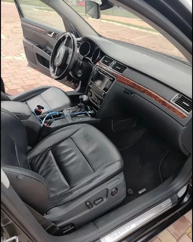 Skoda superb, 2012г, 2.0 коробка автомат, пробег 190000тыс. , расход 6.5л - 7л, трасса 5.5л, комплектация максимальная - без ключевой доступ - старт-стоп - датчики давления в шинах, дождя и света - адаптивные поворотные линзы с led лампами - адаптивные туманки - панорамная крыша - 4-х зонный климат контроль - круиз контроль - многофункциональный бортовой компьютер - кожаные сидения с электро-приводом, памятью и подкачкой поясницы - электро-привод багажника - подогревы передних и задних сидений - парктроник - мультируль - подрулевые лепестки - cd, mp3, usb, bluetooth, aux и отличная аудио система состояние мотора отличное, не дымит не троит и работает ровно, коробка на отлично без пинков и рывков, ходовая в порядке ничего не стучит. Новая зимняя резина очень вместительный семейный автомобиль с высоким клиренсом документы в порядке, переоформление без проблем цена: 690.000₽ +79493145540
📞 Звоните: +7(949)3145540 - фотография - 5