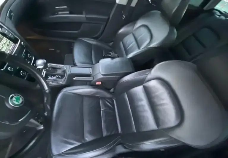 Skoda superb, 2012г, 2.0 коробка автомат, пробег 190000тыс. , расход 6.5л - 7л, трасса 5.5л, комплектация максимальная - без ключевой доступ - старт-стоп - датчики давления в шинах, дождя и света - адаптивные поворотные линзы с led лампами - адаптивные туманки - панорамная крыша - 4-х зонный климат контроль - круиз контроль - многофункциональный бортовой компьютер - кожаные сидения с электро-приводом, памятью и подкачкой поясницы - электро-привод багажника - подогревы передних и задних сидений - парктроник - мультируль - подрулевые лепестки - cd, mp3, usb, bluetooth, aux и отличная аудио система состояние мотора отличное, не дымит не троит и работает ровно, коробка на отлично без пинков и рывков, ходовая в порядке ничего не стучит. Новая зимняя резина очень вместительный семейный автомобиль с высоким клиренсом документы в порядке, переоформление без проблем цена: 690.000₽ +79493145540
📞 Звоните: +7(949)3145540 - фотография - 8
