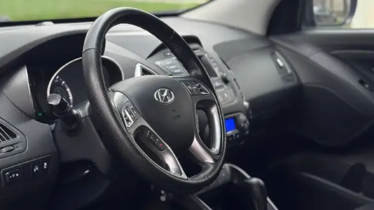 Тел. +79496447941
Продам hyundai ix35 2014г. В идеальном состоянии! По автомобилю делать не чего не надо!! Готов ехать на любые проверки за ваш счёт!
Стёкла все заводские включая лобовое!
Птс оригинал
Один владелец по птс!
Переоформление в мрэо
Комплектация
Двигатель 2.0 бензин
Пробег 187т
Abs
Esp
Airbag
Круиз контроль
Бортовой компьютер
Кожаный салон
Камера заднего хода
Помощь при спуске
Подогрев сидений
Подогрев зеркал
Parktronic
Электро слаживания зеркал
Двухзонный климат контроль
4 Стеклоподъемника
2 Ключа
Хорошая резина
Цена 1.335.000т. Р
Очень срочно торг
Возможно продажа в кредит
📲 Tg: @artur_dadunia
📞 Звоните: +7(949)6447941 - фотография - 8