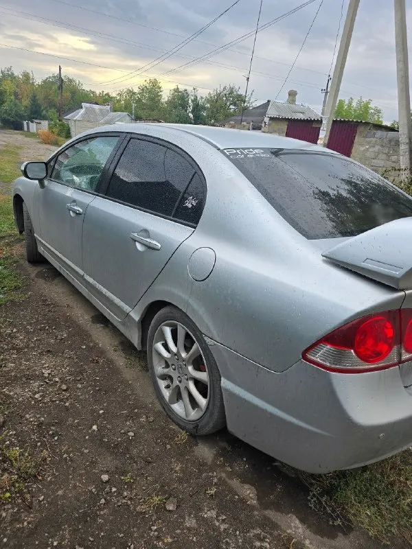 Продам honda civic 4d 2006 год я собственник, переоформление без проблем
285 000 Пробега
Двигатель 1.8 на 140 л. С. Едет бодро.
Замена масла каждые 7-8т км.
Коробка 6ст. Механика без нареканий (заменены все подшипники, сальники и масло 10т км назад, а так же сцепление и выжимной.
По ходовой требуется заменить втулки и стойки стабилизаторов. В остальном всё в порядке.
По кузову в связи с возрастом есть к чему приложить руки.
Имеются незначительные рыжики на задних арках. Сами пороги и арки переваривались и обрабатывались летом прошлого года.
Стоит хороший свет (линзы + новые стекла)
Установлена хорошая музыка
Лето 17 диски с аккорда
Зима 16 штампы с шипованной резиной.
Цена 600к
Территориально машина находится в макеевке
+79493812865 - фотография - 3