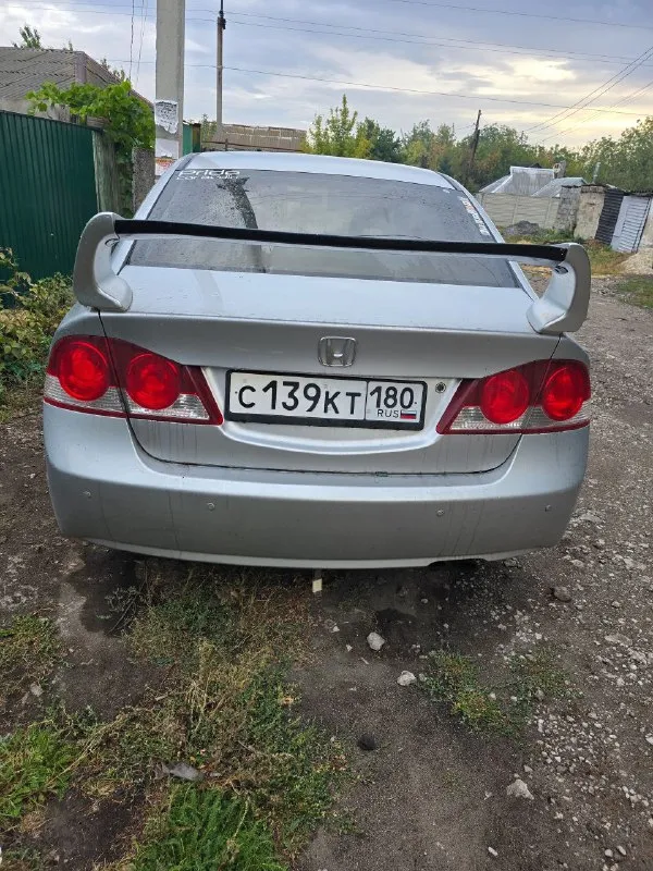 Продам honda civic 4d 2006 год я собственник, переоформление без проблем
285 000 Пробега
Двигатель 1.8 на 140 л. С. Едет бодро.
Замена масла каждые 7-8т км.
Коробка 6ст. Механика без нареканий (заменены все подшипники, сальники и масло 10т км назад, а так же сцепление и выжимной.
По ходовой требуется заменить втулки и стойки стабилизаторов. В остальном всё в порядке.
По кузову в связи с возрастом есть к чему приложить руки.
Имеются незначительные рыжики на задних арках. Сами пороги и арки переваривались и обрабатывались летом прошлого года.
Стоит хороший свет (линзы + новые стекла)
Установлена хорошая музыка
Лето 17 диски с аккорда
Зима 16 штампы с шипованной резиной.
Цена 600к
Территориально машина находится в макеевке
+79493812865 - фотография - 4