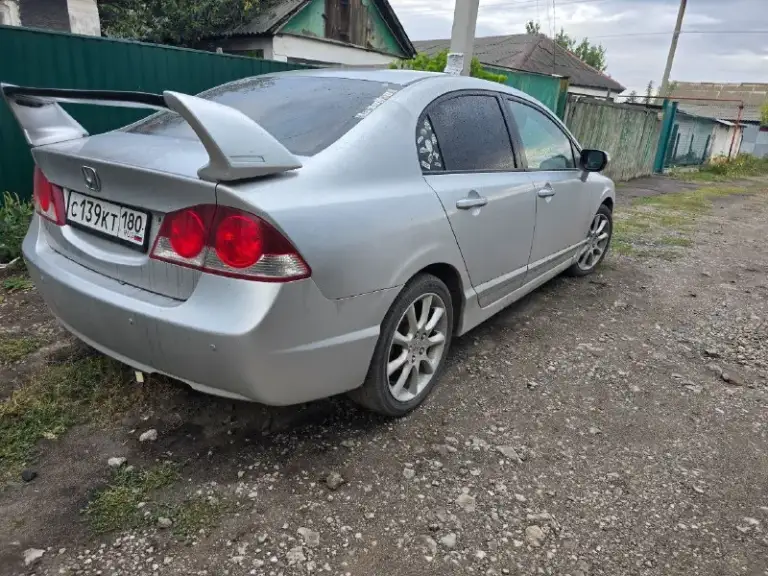 Продам honda civic 4d 2006 год я собственник, переоформление без проблем
285 000 Пробега
Двигатель 1.8 на 140 л. С. Едет бодро.
Замена масла каждые 7-8т км.
Коробка 6ст. Механика без нареканий (заменены все подшипники, сальники и масло 10т км назад, а так же сцепление и выжимной.
По ходовой требуется заменить втулки и стойки стабилизаторов. В остальном всё в порядке.
По кузову в связи с возрастом есть к чему приложить руки.
Имеются незначительные рыжики на задних арках. Сами пороги и арки переваривались и обрабатывались летом прошлого года.
Стоит хороший свет (линзы + новые стекла)
Установлена хорошая музыка
Лето 17 диски с аккорда
Зима 16 штампы с шипованной резиной.
Цена 600к
Территориально машина находится в макеевке
+79493812865 - фотография - 5