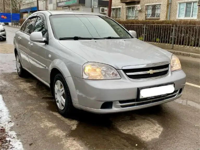 Продам chevrolet lacetti 2011 года выпуска. Пробег 120 тыс. Родной, не крученый, не открученный, подтвержден автотекой. 2 владельца за всю историю, мной куплен в 2014 году у первого собственника. Без дтп, весь в родном окрасе, кроме двух дверей, была царапина глубокая. Без рыжиков, без гнили и прочей ерунды. Пороги дно, все целое. Мотор, подвеска, кпп, без нареканий, все обслужено и поменяно, из недавнего, комплект грм, тормозные колодки, все жидкости включая масло в кпп. Салон целый, приятный, хорошая музыка, хорошая комплектация. Авто на полном уверенном ходу. Нет никаких течей, стуков, скрипов. Масложора нет. Два комплекта шин, оба комплекта на дисках, зима шипы r14 на штампах 2 сезона, остаток 7,5 мм, лето новое r15 на новых литых дисках. За автомобиль не стыдно, уверен во всем, еще на долгое время без вложений. Переоформление без проблем, буду присутствовать. Цена 595000 рублей. Торг у капота. Осмотр донецк, ильича. По договоренности подъеду куда будет нужно
+79494755896 - фотография - 4