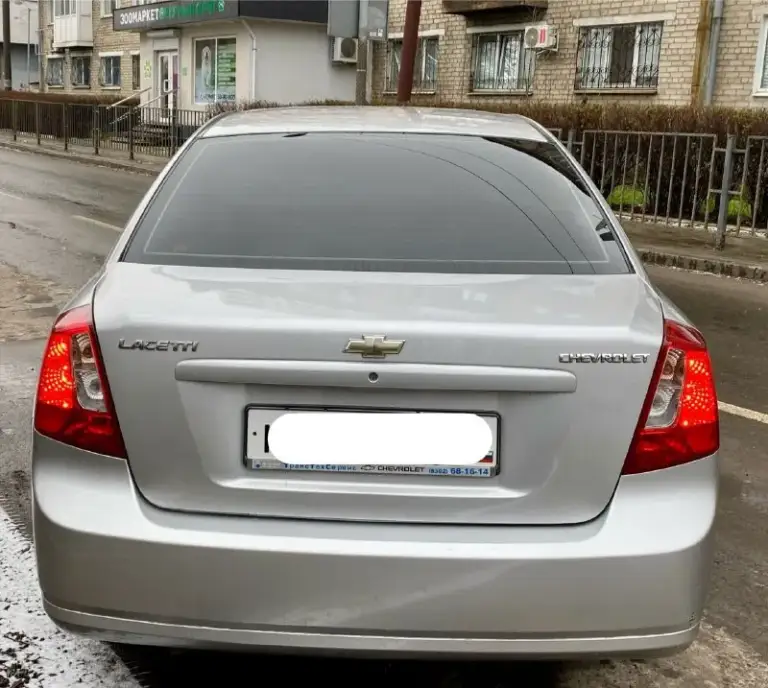 Продам chevrolet lacetti 2011 года выпуска. Пробег 120 тыс. Родной, не крученый, не открученный, подтвержден автотекой. 2 владельца за всю историю, мной куплен в 2014 году у первого собственника. Без дтп, весь в родном окрасе, кроме двух дверей, была царапина глубокая. Без рыжиков, без гнили и прочей ерунды. Пороги дно, все целое. Мотор, подвеска, кпп, без нареканий, все обслужено и поменяно, из недавнего, комплект грм, тормозные колодки, все жидкости включая масло в кпп. Салон целый, приятный, хорошая музыка, хорошая комплектация. Авто на полном уверенном ходу. Нет никаких течей, стуков, скрипов. Масложора нет. Два комплекта шин, оба комплекта на дисках, зима шипы r14 на штампах 2 сезона, остаток 7,5 мм, лето новое r15 на новых литых дисках. За автомобиль не стыдно, уверен во всем, еще на долгое время без вложений. Переоформление без проблем, буду присутствовать. Цена 595000 рублей. Торг у капота. Осмотр донецк, ильича. По договоренности подъеду куда будет нужно
+79494755896 - фотография - 5