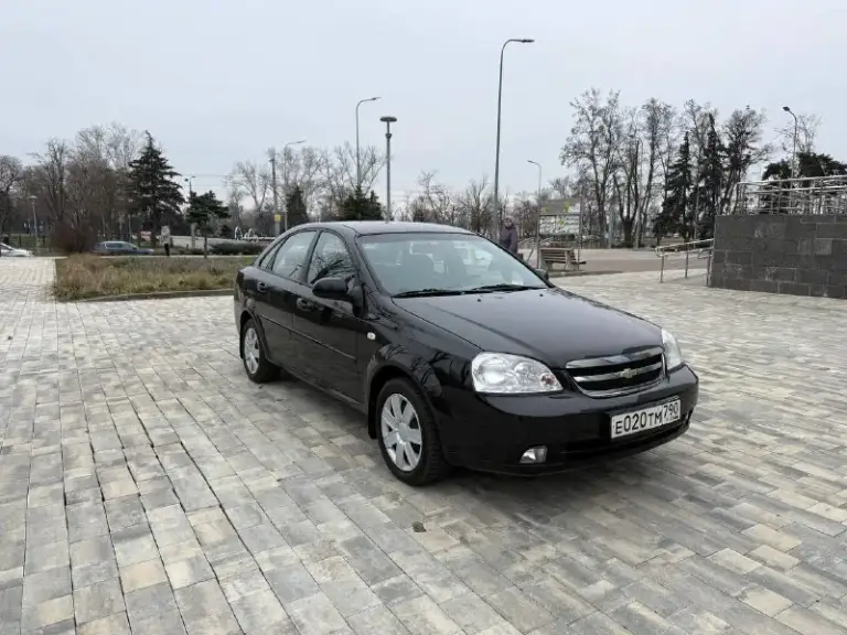 Chevrolet lacetti 2008 г. Автомобиль в идеальном состоянии с родным пробегом 108 тыс автомобиль находился в одной семье перерегистрация была с мужа на жену, пробег 100% родной, эксплуатировался без дтп все стёкла в круг родные автомобиль очень хорошо сохранился в салоне никогда не курили техническая часть полностью обслужена и не требует никаких вниманий, по всем вопросам звоните цена 700 тыс руб осмотр город мариуполь +79497221071 - фотография - 2