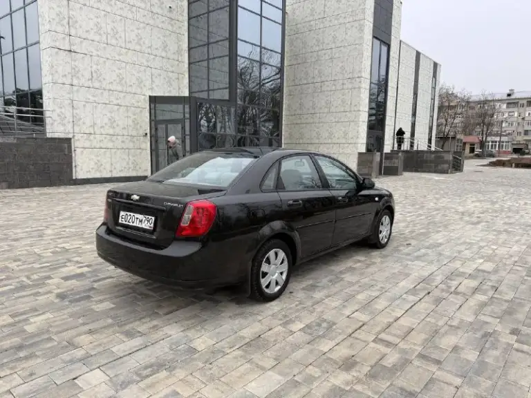 Chevrolet lacetti 2008 г. Автомобиль в идеальном состоянии с родным пробегом 108 тыс автомобиль находился в одной семье перерегистрация была с мужа на жену, пробег 100% родной, эксплуатировался без дтп все стёкла в круг родные автомобиль очень хорошо сохранился в салоне никогда не курили техническая часть полностью обслужена и не требует никаких вниманий, по всем вопросам звоните цена 700 тыс руб осмотр город мариуполь +79497221071 - фотография - 6