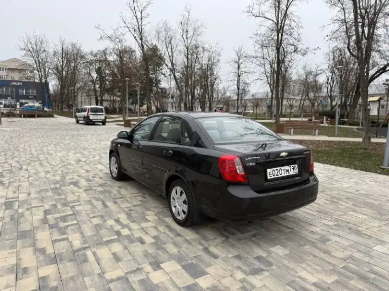 Chevrolet lacetti 2008 г. Автомобиль в идеальном состоянии с родным пробегом 108 тыс автомобиль находился в одной семье перерегистрация была с мужа на жену, пробег 100% родной, эксплуатировался без дтп все стёкла в круг родные автомобиль очень хорошо сохранился в салоне никогда не курили техническая часть полностью обслужена и не требует никаких вниманий, по всем вопросам звоните цена 700 тыс руб осмотр город мариуполь +79497221071 - фотография - 7
