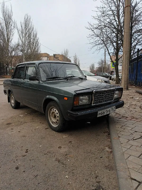 Продам
Ваз 2107
Год 2010
Пробег 180 тысяч
Мотор 1.6
Установлена сигнализацыя и цз
Машина без штрафов и запретов
Готов присутствовать в мрео
Машина на полном ходу сел поехал
Мотор без масла жора
Коробка без хрустов
Ходовая в порядке
Кузов ровный не косой не кривой
Но есть возрастные дефекты жучки и т д
Раскажу по телефону
Цена 215 тысяч торг будет только у капота с реальным покупателем
Смотреть город донецк
+79498915814 - фотография - 2