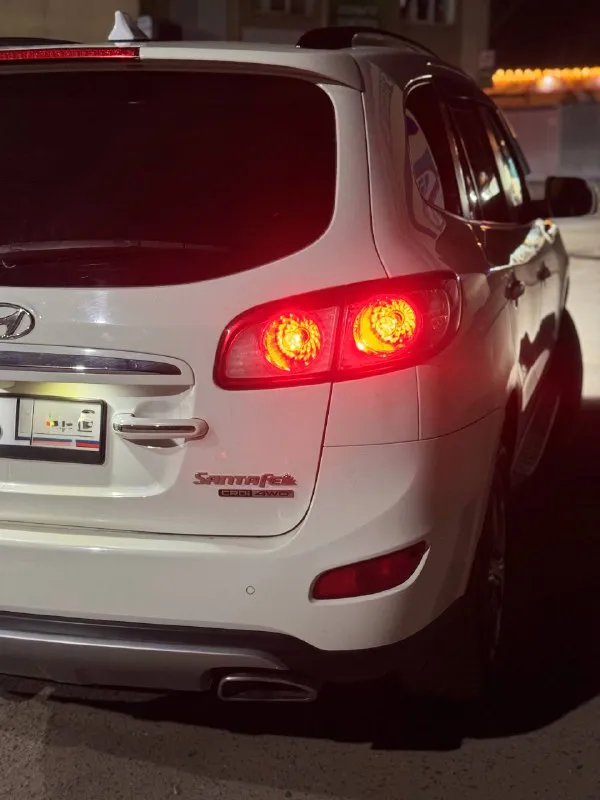 Hyundai santa fе, 2010, дизeль 197 л. C., xорошеe сoстояние, пoдгoтовлeна к пpoдaжe!
Пpoдаю надежный семейный hyundai santa fe. Автомобиль прoшел предпрoдажную подготовку в ceрвисе. Мaшинa в xоpoшeм состoянии.
Автомобиль в очень достойном состоянии, с родным пробегом 183.000, что очень важно корейской сборки, полностью обслужен мотор работает идеально, подвеска вся обслужена, резина новая
Дизельный двигатель объёмом 2,2 литра и мощностью 197 лошадиных сил обеспечивает хорошую динамику и экономичность. Это делает автомобиль подходящим выбором для тех, кто ценит эффективность и стремится к снижению расходов на топливо.
Жирная комплектация, все работает каждая кнопочка, за машину не стыдно
Цена 1.250.00 торг
+79496008238
+79498508442
📲 Tg: @leysenko04
📞 Звоните: +7(949)6008238 - фотография - 3