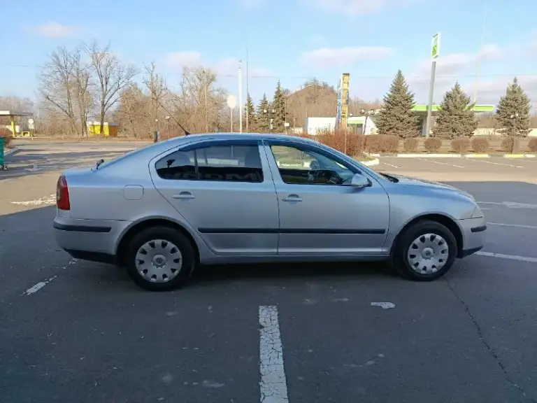 Продаю автомобиль skoda октавия а5. 2008 года выпуска двигатель 1.6 bsf мкпп 5 второй хозяин во владении 8 лет. Пробег 280000 км полностью в исправном состоянии и готов к любым поездкам. Автомобиль местный не пригнанный. Продаётся т. К. Уже куплено другое авто на данный момент не эксплуатируется. Цена 699000 рублей. Торг возможен. Территориально донецк. Не всегда есть возможность отвечать на звонки, при первой возможности перезвоню. +79495115465
📞 Звоните: +7(949)5115465 - фотография - 3