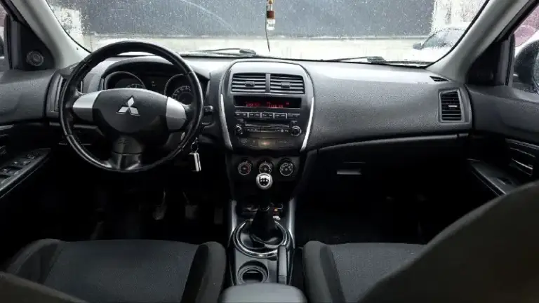 Продаётся автомобиль mitsubishi asx 2013 года, 1,6 механика, автомобиль без дтп, в отличном состоянии без гнили и ржавчин. Салон ухоженный на новой зимней резине, автомобиль обслужевался по регламенту каждые 8 тыщ менял масло оригинальное mitsubishi. 5/40 по ходовой части всё хорошо, стоят новые лэд лампы свет очень 👍 юридически чист продажа с полным переоформлением. Писать или звонить в телеграмм по номеру +79496167298 место осмотра г. Донецк осмотр по договорённости так как работаю в области, цена 1.000000 продажа с полным переоформлением.
📲 Tg: анна
📞 Звоните: +7(949)6167298 - фотография - 10