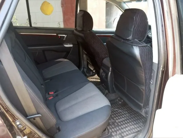 Продам hyundai santa fe 2, 2,7 at, 2008 г. , стоит газ-евро 4. Пробег 190 тысяч коробка автомат, обыкновенный, надежный, переключает отлично во всех режимах. Ходовая автомобиля на отлично. Отключаемый полный привод. Комплектация gls: складывание зеркал, двузонный климат-контроль, мультируль, 3 ряда сидений (7 мест), туманки перед-зад, фаркоп. Зимняя резина в придачу. В дтп не когда не участвовал. По документам : я собственник. Ц.1млн. Р. (торг у капота). Т. 79494801159
📞 Звоните: +7(949)4801159 - фотография - 3