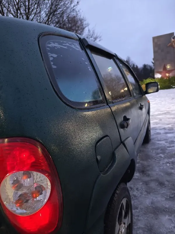 Продам chevrolet ниву 4х4, 2006 года.
Документы птс, стс, дкп.
1.7, Инжектор, бодрый.
Кпп - 5, все на месте.
Ходовая в порядке, не гремит.
Раздатка работает чётко.
Кузов целый, не гнилой, не ржавый.
Гур, электро стекла, музыка, центральный замок, на красивом литье. Салон теплый, не где не задувает.
Цена 365.000 рублей, торг уместен.
Енакиево
+79495819526
📲 Tg: митя
📞 Звоните: +7(949)5819526 - фотография - 4