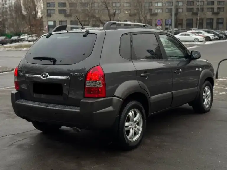 В продаже автомобиль hyundai tucson 2008 года выпуска
Возможен обмен
Автомобиль в отличном состоянии! 1 владелец! 2 ключа, сервисные книги. 187.000 км пробег
2.7 Бензин, работает отлично, не троит и не дымит. Полностью обслужен! Коробка передач обычный автомат, переключает идеально, без пинков и рывков. Ходовая также обслужена. Полный привод! Кожаный салон в отличном состоянии
По документам полный порядок, возможен любой вид переоформления
Осмотр донецк
Цена 860.000 ₽, возможен торг у автомобиля!
☎️ +7 (949) 628-72-17
📞 Звоните: +7(949)6287217 - фотография - 2
