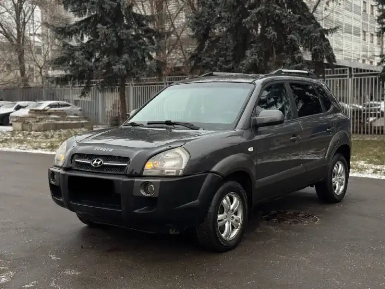В продаже автомобиль hyundai tucson 2008 года выпуска
Возможен обмен
Автомобиль в отличном состоянии! 1 владелец! 2 ключа, сервисные книги. 187.000 км пробег
2.7 Бензин, работает отлично, не троит и не дымит. Полностью обслужен! Коробка передач обычный автомат, переключает идеально, без пинков и рывков. Ходовая также обслужена. Полный привод! Кожаный салон в отличном состоянии
По документам полный порядок, возможен любой вид переоформления
Осмотр донецк
Цена 860.000 ₽, возможен торг у автомобиля!
☎️ +7 (949) 628-72-17
📞 Звоните: +7(949)6287217 - фотография - 3