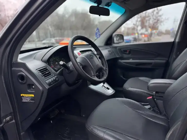В продаже автомобиль hyundai tucson 2008 года выпуска
Возможен обмен
Автомобиль в отличном состоянии! 1 владелец! 2 ключа, сервисные книги. 187.000 км пробег
2.7 Бензин, работает отлично, не троит и не дымит. Полностью обслужен! Коробка передач обычный автомат, переключает идеально, без пинков и рывков. Ходовая также обслужена. Полный привод! Кожаный салон в отличном состоянии
По документам полный порядок, возможен любой вид переоформления
Осмотр донецк
Цена 860.000 ₽, возможен торг у автомобиля!
☎️ +7 (949) 628-72-17
📞 Звоните: +7(949)6287217 - фотография - 8