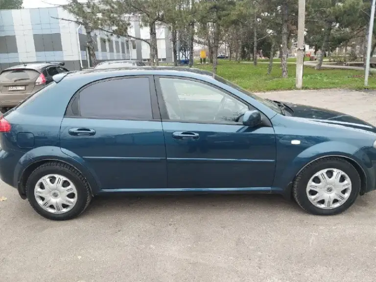 Продам chevrolet lacetti ( chevrolet лачетти ) в отличном состоянии. Зеленая автотека. Автомобиль без дтп.
‎1.6 Бензин, двигатель масло не расходует, работает ровно, ошибок нет, не дымит, не троит. Мкпп-5.пробег 125000км,2008г.
‎Стекла все родные, кроме лобового. Шумоизоляция.
‎Кондиционер, гур, цз, сигнализация, 4 электростеклоподъёмника. Abs, airbag, электрорегулировка зеркал, противотуманки, магнитола pioneer 2din. Новая зимняя резина. Дно, пороги, салон, потолок, дверные карты в отличном состоянии. Гаражное хранение, бережная эксплуатация.
‎Переоформление мрэо.
‎460Тыс. Торг.
‎+79497143547
‎
📲 Tg: николай
📞 Звоните: +7(949)7143547 - фотография - 2