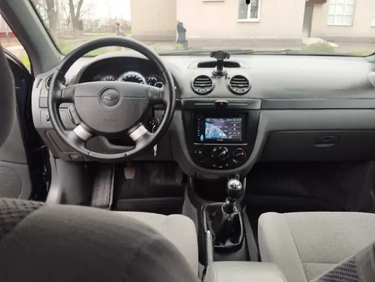 Продам chevrolet lacetti ( chevrolet лачетти ) в отличном состоянии. Зеленая автотека. Автомобиль без дтп.
‎1.6 Бензин, двигатель масло не расходует, работает ровно, ошибок нет, не дымит, не троит. Мкпп-5.пробег 125000км,2008г.
‎Стекла все родные, кроме лобового. Шумоизоляция.
‎Кондиционер, гур, цз, сигнализация, 4 электростеклоподъёмника. Abs, airbag, электрорегулировка зеркал, противотуманки, магнитола pioneer 2din. Новая зимняя резина. Дно, пороги, салон, потолок, дверные карты в отличном состоянии. Гаражное хранение, бережная эксплуатация.
‎Переоформление мрэо.
‎460Тыс. Торг.
‎+79497143547
‎
📲 Tg: николай
📞 Звоните: +7(949)7143547 - фотография - 3