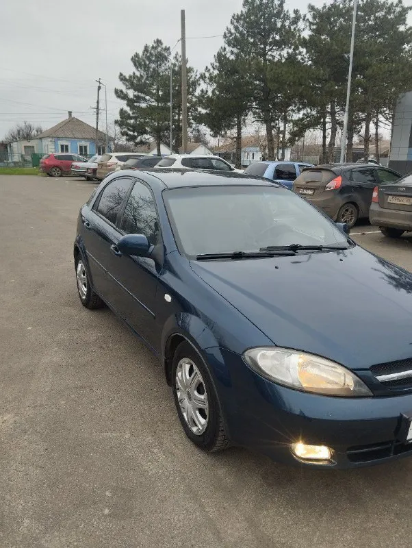 Продам chevrolet lacetti ( chevrolet лачетти ) в отличном состоянии. Зеленая автотека. Автомобиль без дтп.
‎1.6 Бензин, двигатель масло не расходует, работает ровно, ошибок нет, не дымит, не троит. Мкпп-5.пробег 125000км,2008г.
‎Стекла все родные, кроме лобового. Шумоизоляция.
‎Кондиционер, гур, цз, сигнализация, 4 электростеклоподъёмника. Abs, airbag, электрорегулировка зеркал, противотуманки, магнитола pioneer 2din. Новая зимняя резина. Дно, пороги, салон, потолок, дверные карты в отличном состоянии. Гаражное хранение, бережная эксплуатация.
‎Переоформление мрэо.
‎460Тыс. Торг.
‎+79497143547
‎
📲 Tg: николай
📞 Звоните: +7(949)7143547 - фотография - 5