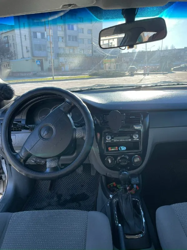 Продам chevrolet lacetti лачети 1,6 мт 2006г. В. Пробег: 246 тыс. Км я собственник, продаю семейный автомобиль. Салон в отличном состоянии. Машина полностью обслужена. Перебрана вся ходовая на 240тыс. Пробега заменен грм. Масло и фильтра менялись каждый 8-9тыс. Масло не ест от слова совсем. Коробка не выбивает, всё отлично за машиной следили. Для её пробега есть небольшие дефекты по лкп - кондиционер холодит; - печка жарит; - электрорегулировка зеркал; - подогрев заднего стекла; - 4 стеклоподьемника; я за честную продажу, пишу сразу иногда выбивает чек. Проверили на диагностике это задняя лямбда (совсем не касающаяся работы автомобиля проблема), и из-за лямбды иногда выдает ошибку датчика распредвала фото с диагностики прилагаю. Цена 590к руб. Адекватный торг у машины. Телефон для связи: +7 (949) 335-03-42
📞 Звоните: +7(949)3350342 - фотография - 6