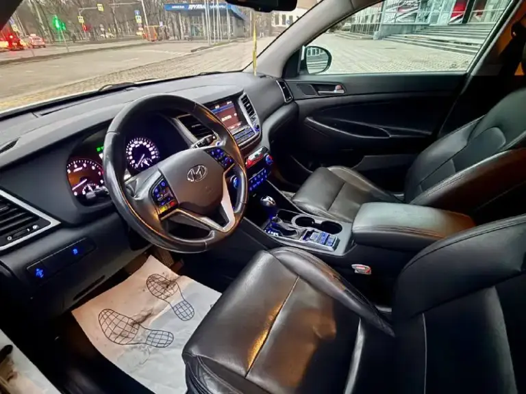 Hyundai tucson
2016Г бензин 2.0
Автомат
Автомобиль в хорошем состоянии!!
Не каких вложений не требует!
В максимальной комплектации за исключением люка!
Без ключевой доступ,
Старт/стоп,
4Wd подключаемый полный привод,
Салон кожа,
Подогрев сидений,
Подогрев руля,
Климат-контроль,
Круиз-контроль,
Камера заднего вида,
Парктроники,
Мульти-руль,
Монитор мультимедиа,
И многое другое,
Два ключа,
С документами полный порядок!!!!!
Переоформление в мрэо!
Цена 1.810₽
Все вопросы по тел +79494681080
📞 Звоните: +7(949)4681080 - фотография - 8