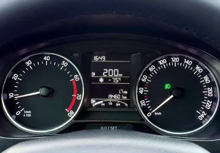 🚘 Skoda rapid

💰Цена: 900 000р.
🏢Город: мариуполь
📅Год выпуска: 2017
🧾Пробег: 194 610 км.
⚙️Двигатель: 1.6
⛽Топливо: бензин
⚙️Кпп: механика

📞 Телефон:

+7-949-727-41-51
+7-989-263-55-56
+7-949-551-91-52

💾 Описание:

Всеми любимый, проверен. .. Года.
✅ Отличное состояние.
✅ Лифтбэк - огромный багажник.
✅ Надежный двигатель.
✅ Маленький расход топлива.
✅ Южная эксплуатация.

❄️ Кондиционер (работает отлично), кожаный руль, электропакет, abs, airbag, птф, усилитель руля, центральный замок, штатная магнитола с bluetooth, подогрев сидений, новая зимняя резина, бортовой компьютер.

Улица шевченко 2️⃣6️⃣9️⃣

🏦 Возможна продажа в кредит по двум документам. - фотография - 9