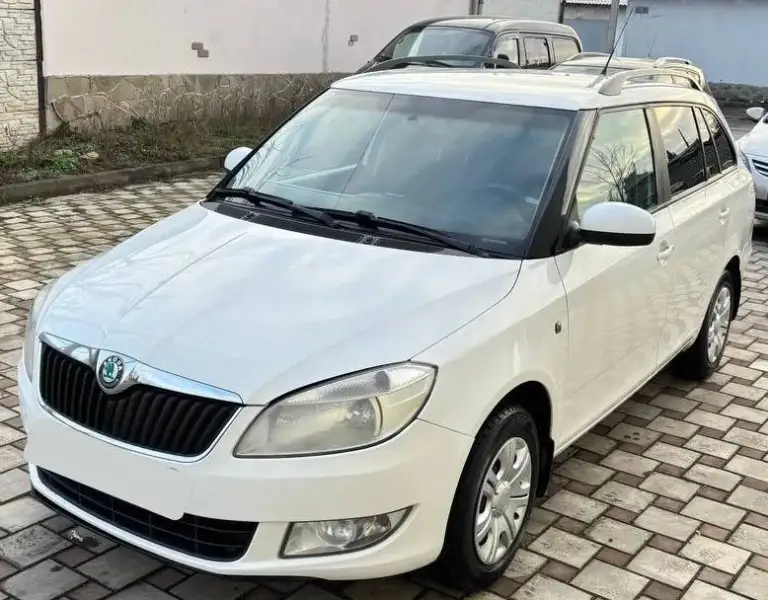 Срочно ‼️
Продам skoda fabia 2011г.
В кузове универсал!
Автомобиль в прекрасном состоянии, абсолютно без вложений!
Кузов оцинкованный!
Соответственно гниль и ржавчина отсутствует!
Все герметики и швы завод!
Остекление оригинальное!
Двигатель 1.4 86л. С.
Работает ровно и тихо,
Без посторонних шумов!
Масло не расходует.
Кпп механика!
Переключается плавно!
Без хрустов и вылетов.
Ходовая часть на 5/5,
Без каких либо стуков скрипов и прочего!
По комплектации:
Гидроусилитель руля, кондиционер(рабочий),
Система abs,
Микролифт передних сидений,
Серво руль,
Руль на вылет, стеклоподъёмники,
Электро зеркала,
Подогрев зеркал и заднего стекла,
Подогрев сидений,
Бортовой компьютер,
Два ключа.
Документы кристально чистые, оформление в мрэо без проблем!
Цена 600.000т/р торг.
Тел: +7 (949) 426-74-93,
Тел: +7 (949) 567-63-44,
Telegram по этим номерам!
Продажа срочная ‼️ - фотография - 1