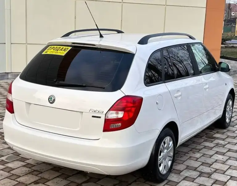 Срочно ‼️
Продам skoda fabia 2011г.
В кузове универсал!
Автомобиль в прекрасном состоянии, абсолютно без вложений!
Кузов оцинкованный!
Соответственно гниль и ржавчина отсутствует!
Все герметики и швы завод!
Остекление оригинальное!
Двигатель 1.4 86л. С.
Работает ровно и тихо,
Без посторонних шумов!
Масло не расходует.
Кпп механика!
Переключается плавно!
Без хрустов и вылетов.
Ходовая часть на 5/5,
Без каких либо стуков скрипов и прочего!
По комплектации:
Гидроусилитель руля, кондиционер(рабочий),
Система abs,
Микролифт передних сидений,
Серво руль,
Руль на вылет, стеклоподъёмники,
Электро зеркала,
Подогрев зеркал и заднего стекла,
Подогрев сидений,
Бортовой компьютер,
Два ключа.
Документы кристально чистые, оформление в мрэо без проблем!
Цена 600.000т/р торг.
Тел: +7 (949) 426-74-93,
Тел: +7 (949) 567-63-44,
Telegram по этим номерам!
Продажа срочная ‼️ - фотография - 3