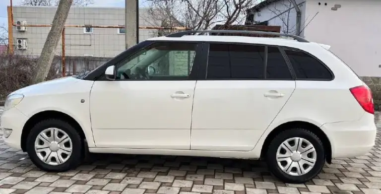 Срочно ‼️
Продам skoda fabia 2011г.
В кузове универсал!
Автомобиль в прекрасном состоянии, абсолютно без вложений!
Кузов оцинкованный!
Соответственно гниль и ржавчина отсутствует!
Все герметики и швы завод!
Остекление оригинальное!
Двигатель 1.4 86л. С.
Работает ровно и тихо,
Без посторонних шумов!
Масло не расходует.
Кпп механика!
Переключается плавно!
Без хрустов и вылетов.
Ходовая часть на 5/5,
Без каких либо стуков скрипов и прочего!
По комплектации:
Гидроусилитель руля, кондиционер(рабочий),
Система abs,
Микролифт передних сидений,
Серво руль,
Руль на вылет, стеклоподъёмники,
Электро зеркала,
Подогрев зеркал и заднего стекла,
Подогрев сидений,
Бортовой компьютер,
Два ключа.
Документы кристально чистые, оформление в мрэо без проблем!
Цена 600.000т/р торг.
Тел: +7 (949) 426-74-93,
Тел: +7 (949) 567-63-44,
Telegram по этим номерам!
Продажа срочная ‼️ - фотография - 5