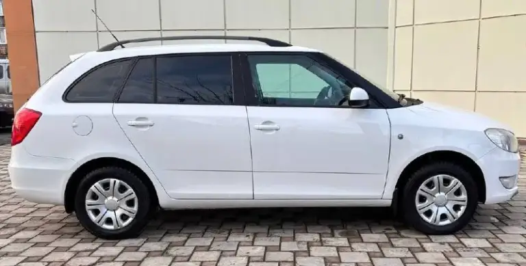 Срочно ‼️
Продам skoda fabia 2011г.
В кузове универсал!
Автомобиль в прекрасном состоянии, абсолютно без вложений!
Кузов оцинкованный!
Соответственно гниль и ржавчина отсутствует!
Все герметики и швы завод!
Остекление оригинальное!
Двигатель 1.4 86л. С.
Работает ровно и тихо,
Без посторонних шумов!
Масло не расходует.
Кпп механика!
Переключается плавно!
Без хрустов и вылетов.
Ходовая часть на 5/5,
Без каких либо стуков скрипов и прочего!
По комплектации:
Гидроусилитель руля, кондиционер(рабочий),
Система abs,
Микролифт передних сидений,
Серво руль,
Руль на вылет, стеклоподъёмники,
Электро зеркала,
Подогрев зеркал и заднего стекла,
Подогрев сидений,
Бортовой компьютер,
Два ключа.
Документы кристально чистые, оформление в мрэо без проблем!
Цена 600.000т/р торг.
Тел: +7 (949) 426-74-93,
Тел: +7 (949) 567-63-44,
Telegram по этим номерам!
Продажа срочная ‼️ - фотография - 6