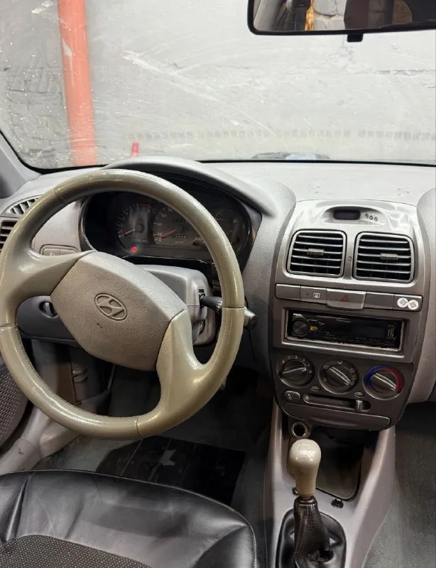 Hyundai accent ( хендэ акцент) 2006г 1.5л/102л. С.

Автомобиль 4 дня назад был полностью отхимчищен, сидения, ковролин, пластик, багажник

Документы кристально чистые, любые переоформления мрэо

Комплектация гур, кондер, печка, все работает отлично

Двигатель надёжный корейский 1.5, не дымит, на холостом работает ровно
Коробка без нареканий, не выбивает, переключается без лишних звуков, сцепление так же без нареканий

Машина не гнилая, имеются не значительные ньюансы по кузову, все видно на фото

Цена 245.000 осмотр любое время г. Донецк
Возможен пригон по договоренности

+79494036874 - фотография - 5