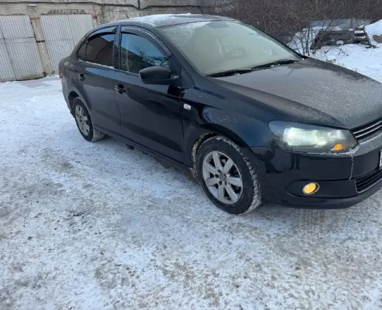 Продам фольксваген поло 2011 года акпп двигатель коробка работает отлично хорошая комплектация все работает без нареканий цена 750 торг срочно +79494548896 - фотография - 6