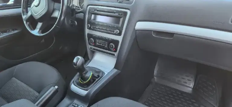 Skoda октавия а5, состояние на твёрдую 5ку, год выпуска 2012, двигатель 1.6 bfe, ходовая как мячик, по кузову без повреждений, не гнилая, не ржавая, покупал в краснодаре, лобовое стекло целое, без сколов, климат 2х зоный, заправлен, круиз контроль, 4 эсп, два ключа, салон чистый, не прокуренный, не затёртый, оформление в мрэо обязательно, г. Горловка, цена 850т. Р. +79495625463
📞 Звоните: +7(949)5625463 - фотография - 7