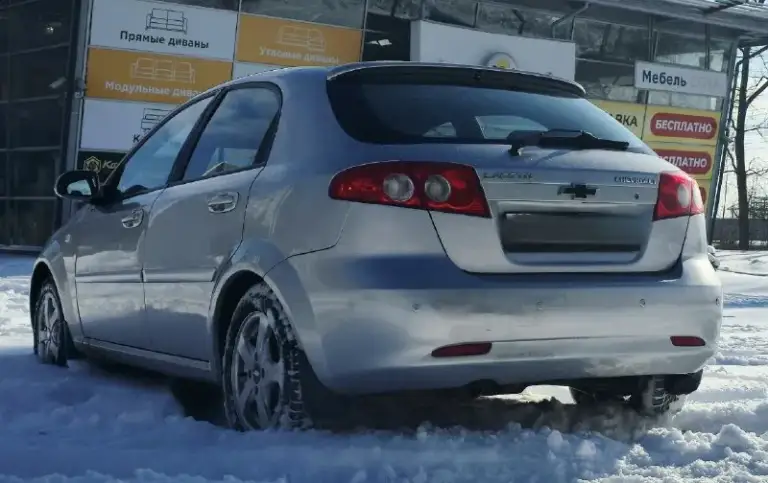 Chevrolet lacetti.
Год выпуска 2009,
Пробег 206000 км.
Мкпп 5-ступенчатая механика.
Г. Донецк.
Тел. +79494491943.
Авто в хорошем.
Состояние как внешнее, так и техническое без гнили, коррозии и ржавчины. Остекление заводское, в том числе и лобовое, в дтп не участвовала, в родном окрасе (только косметика). Все швы и герметики заводские. Не одна деталь не один болтик не крутился,
Техническое состояние без нареканий. Подвеска обслужена. Масло фильтра все жидкости заменены.
Мотор работает как швейцарские часы.
Масло не расходует, не дымит,
Не троит.
Салон целый чистый и опрятный комплектация:
Полный электропакет.
Кондиционер
(Холодит как сумасшедший), abs, srs, airbag, гидроусилитель руля электроподъемники всех стекол с давотчиками, электрозеркала, с подогревом
Led-противотуманки, корректор фар центральный замок, сигнализацыя sheriff с обратной связью и автозапуском парк-троник-заднего хода,
Литые диски на хорошей зимней резине kumho r15.

Г. Донецк
Цена.600.000 хороший торг - фотография - 4