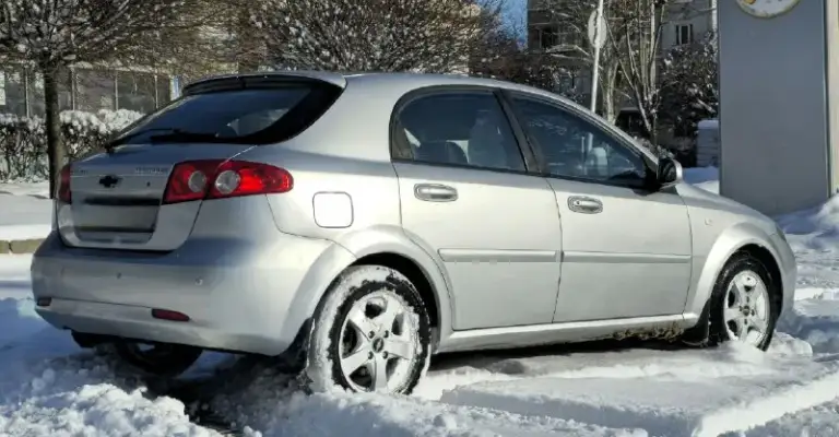 Chevrolet lacetti.
Год выпуска 2009,
Пробег 206000 км.
Мкпп 5-ступенчатая механика.
Г. Донецк.
Тел. +79494491943.
Авто в хорошем.
Состояние как внешнее, так и техническое без гнили, коррозии и ржавчины. Остекление заводское, в том числе и лобовое, в дтп не участвовала, в родном окрасе (только косметика). Все швы и герметики заводские. Не одна деталь не один болтик не крутился,
Техническое состояние без нареканий. Подвеска обслужена. Масло фильтра все жидкости заменены.
Мотор работает как швейцарские часы.
Масло не расходует, не дымит,
Не троит.
Салон целый чистый и опрятный комплектация:
Полный электропакет.
Кондиционер
(Холодит как сумасшедший), abs, srs, airbag, гидроусилитель руля электроподъемники всех стекол с давотчиками, электрозеркала, с подогревом
Led-противотуманки, корректор фар центральный замок, сигнализацыя sheriff с обратной связью и автозапуском парк-троник-заднего хода,
Литые диски на хорошей зимней резине kumho r15.

Г. Донецк
Цена.600.000 хороший торг - фотография - 7