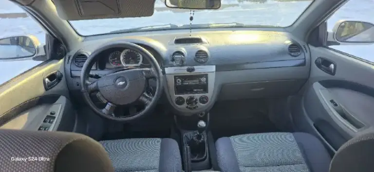 Chevrolet lacetti.
Год выпуска 2009,
Пробег 206000 км.
Мкпп 5-ступенчатая механика.
Г. Донецк.
Тел. +79494491943.
Авто в хорошем.
Состояние как внешнее, так и техническое без гнили, коррозии и ржавчины. Остекление заводское, в том числе и лобовое, в дтп не участвовала, в родном окрасе (только косметика). Все швы и герметики заводские. Не одна деталь не один болтик не крутился,
Техническое состояние без нареканий. Подвеска обслужена. Масло фильтра все жидкости заменены.
Мотор работает как швейцарские часы.
Масло не расходует, не дымит,
Не троит.
Салон целый чистый и опрятный комплектация:
Полный электропакет.
Кондиционер
(Холодит как сумасшедший), abs, srs, airbag, гидроусилитель руля электроподъемники всех стекол с давотчиками, электрозеркала, с подогревом
Led-противотуманки, корректор фар центральный замок, сигнализацыя sheriff с обратной связью и автозапуском парк-троник-заднего хода,
Литые диски на хорошей зимней резине kumho r15.

Г. Донецк
Цена.600.000 хороший торг - фотография - 8