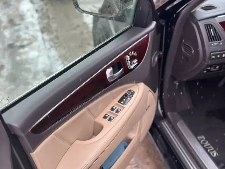 В продаже
⚡️ Hyundai equus vs460 ⚡️
💰Цена 1 100 000₽
✅Год выпуска 2012
⚙️Двигатель 4.6 самолет
⚙️Коробка автомат
Задный привод
✅Пробег 268 000 км
✅С документами полный порядок !
✅Новые тормозные диски в круг, новые колодки в круг
Свежее масло со всеми фильтрами !!
Автомобиль полностью обслужен
Доедет куда угодно !!
Машина в очень достойном состоянии
Реальный конкурент s class и bmw7 серии
Намного дешевле по расходникам
Двигатель миллионник. ! Не путать с двигателем 3.8 !!!!!
Пневма, присоски, массажи
Все работает
Недавно было сделано большое то!
Жирнейшая комплектация !
Звоните, пишите обсудим !
Дмитрий
+79493671204
📞 Звоните: +7(949)3671204 - фотография - 9