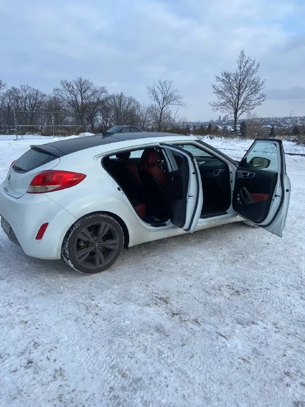 Продается hyundai veloster ! ! !
Год выпуска: 2012г.
Двигатель: 1.6. Gdi 140 л. С.

Пробег: 77 тыс. Миль
Работает все, что должно работать, авто в отличном состоянии
Климат-контроль, система старт-стоп, без ключевой доступ, комбинированный салон, два комплекта резины.
Машина находится в донецке. Цена 1млн.300 тыс. Торг
+7949-103-19-21 (Владимир)
📞 Звоните: +7(949)1031921 - фотография - 3