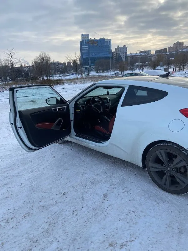 Продается hyundai veloster ! ! !
Год выпуска: 2012г.
Двигатель: 1.6. Gdi 140 л. С.

Пробег: 77 тыс. Миль
Работает все, что должно работать, авто в отличном состоянии
Климат-контроль, система старт-стоп, без ключевой доступ, комбинированный салон, два комплекта резины.
Машина находится в донецке. Цена 1млн.300 тыс. Торг
+7949-103-19-21 (Владимир)
📞 Звоните: +7(949)1031921 - фотография - 4