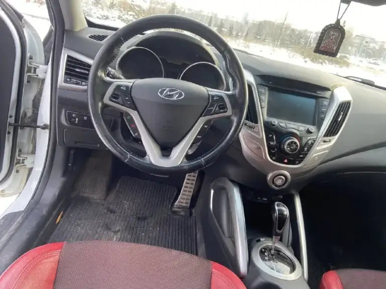 Продается hyundai veloster ! ! !
Год выпуска: 2012г.
Двигатель: 1.6. Gdi 140 л. С.

Пробег: 77 тыс. Миль
Работает все, что должно работать, авто в отличном состоянии
Климат-контроль, система старт-стоп, без ключевой доступ, комбинированный салон, два комплекта резины.
Машина находится в донецке. Цена 1млн.300 тыс. Торг
+7949-103-19-21 (Владимир)
📞 Звоните: +7(949)1031921 - фотография - 8