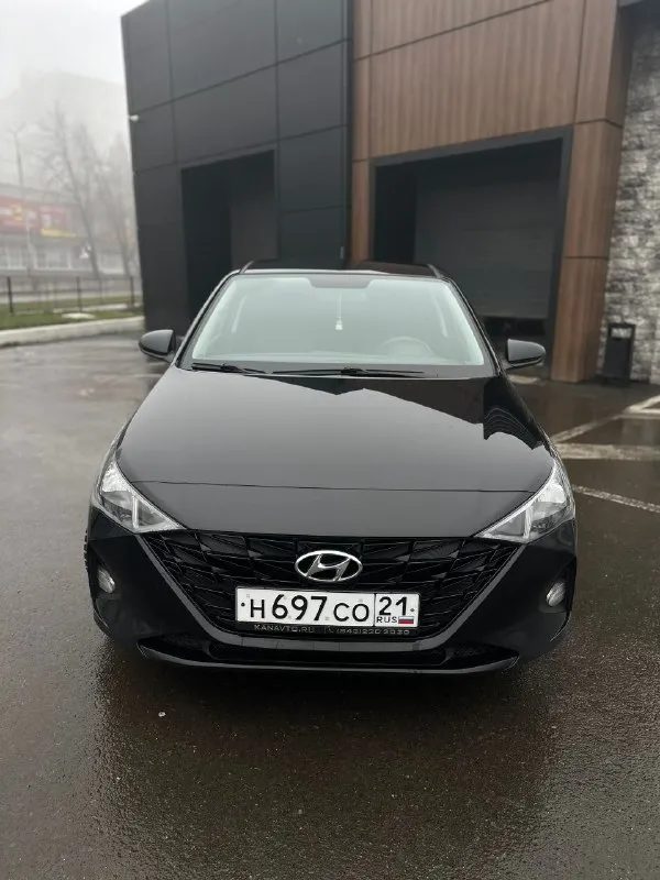 🔥 Hyundai solaris ii рестайлинг 2021 | 1.6 at | чёрный 🔥
💥 Один из лучших вариантов на рынке по цене и состоянию
Пробег 95 000 км.

Продам надёжный, ухоженный solaris, без скрытых проблем и вложений.
Автомобиль полностью обслужен — сел и поехал.

Параметры:
• 2021 Год, рестайлинг
• 1.6 Бензин
• Надёжный автомат
• Передний привод
• Чёрный цвет (смотрится дорого)

Состояние — честное:
✅ Двигатель работает ровно
✅ Акпп без пинков и задержек
✅ Подвеска без стуков
✅ Салон чистый, не прокуренный
✅ Все функции работают

Комплектация
• Кондиционер
• Подогревы сидений и руля
• Мультимедиа bluetooth / usb
• Электростеклоподъёмники
• Abs / esp / подушки безопасности

💰 Цена: 1 550 000 ₽
⚡ Цена актуальна несколько дней
🤝 Торг минимальный, только при осмотре.
📍 Осмотр: (донецк/макеевка)

+79494562989 - фотография - 1
