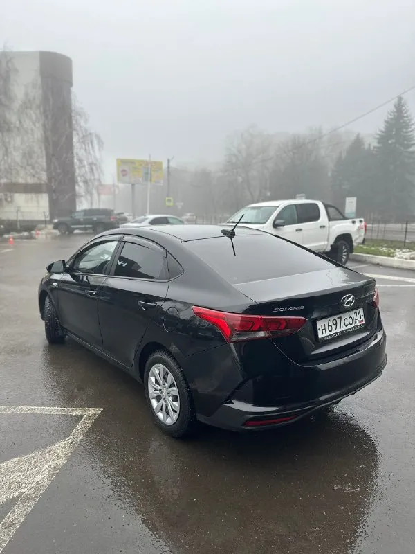 🔥 Hyundai solaris ii рестайлинг 2021 | 1.6 at | чёрный 🔥
💥 Один из лучших вариантов на рынке по цене и состоянию
Пробег 95 000 км.

Продам надёжный, ухоженный solaris, без скрытых проблем и вложений.
Автомобиль полностью обслужен — сел и поехал.

Параметры:
• 2021 Год, рестайлинг
• 1.6 Бензин
• Надёжный автомат
• Передний привод
• Чёрный цвет (смотрится дорого)

Состояние — честное:
✅ Двигатель работает ровно
✅ Акпп без пинков и задержек
✅ Подвеска без стуков
✅ Салон чистый, не прокуренный
✅ Все функции работают

Комплектация
• Кондиционер
• Подогревы сидений и руля
• Мультимедиа bluetooth / usb
• Электростеклоподъёмники
• Abs / esp / подушки безопасности

💰 Цена: 1 550 000 ₽
⚡ Цена актуальна несколько дней
🤝 Торг минимальный, только при осмотре.
📍 Осмотр: (донецк/макеевка)

+79494562989 - фотография - 4