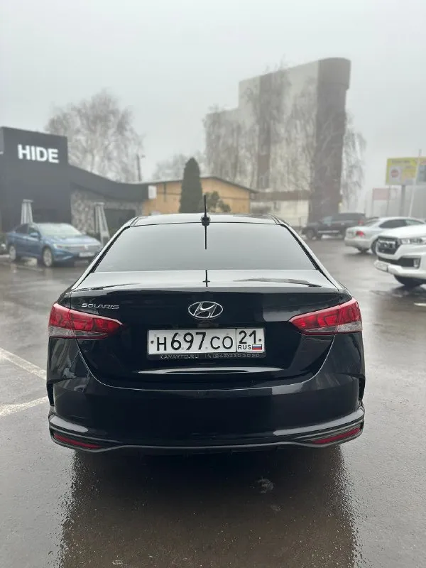 🔥 Hyundai solaris ii рестайлинг 2021 | 1.6 at | чёрный 🔥
💥 Один из лучших вариантов на рынке по цене и состоянию
Пробег 95 000 км.

Продам надёжный, ухоженный solaris, без скрытых проблем и вложений.
Автомобиль полностью обслужен — сел и поехал.

Параметры:
• 2021 Год, рестайлинг
• 1.6 Бензин
• Надёжный автомат
• Передний привод
• Чёрный цвет (смотрится дорого)

Состояние — честное:
✅ Двигатель работает ровно
✅ Акпп без пинков и задержек
✅ Подвеска без стуков
✅ Салон чистый, не прокуренный
✅ Все функции работают

Комплектация
• Кондиционер
• Подогревы сидений и руля
• Мультимедиа bluetooth / usb
• Электростеклоподъёмники
• Abs / esp / подушки безопасности

💰 Цена: 1 550 000 ₽
⚡ Цена актуальна несколько дней
🤝 Торг минимальный, только при осмотре.
📍 Осмотр: (донецк/макеевка)

+79494562989 - фотография - 5