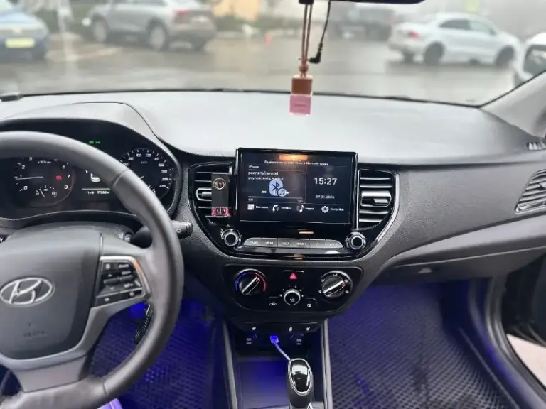🔥 Hyundai solaris ii рестайлинг 2021 | 1.6 at | чёрный 🔥
💥 Один из лучших вариантов на рынке по цене и состоянию
Пробег 95 000 км.

Продам надёжный, ухоженный solaris, без скрытых проблем и вложений.
Автомобиль полностью обслужен — сел и поехал.

Параметры:
• 2021 Год, рестайлинг
• 1.6 Бензин
• Надёжный автомат
• Передний привод
• Чёрный цвет (смотрится дорого)

Состояние — честное:
✅ Двигатель работает ровно
✅ Акпп без пинков и задержек
✅ Подвеска без стуков
✅ Салон чистый, не прокуренный
✅ Все функции работают

Комплектация
• Кондиционер
• Подогревы сидений и руля
• Мультимедиа bluetooth / usb
• Электростеклоподъёмники
• Abs / esp / подушки безопасности

💰 Цена: 1 550 000 ₽
⚡ Цена актуальна несколько дней
🤝 Торг минимальный, только при осмотре.
📍 Осмотр: (донецк/макеевка)

+79494562989 - фотография - 7