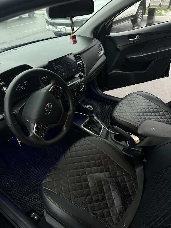 🔥 Hyundai solaris ii рестайлинг 2021 | 1.6 at | чёрный 🔥
💥 Один из лучших вариантов на рынке по цене и состоянию
Пробег 95 000 км.

Продам надёжный, ухоженный solaris, без скрытых проблем и вложений.
Автомобиль полностью обслужен — сел и поехал.

Параметры:
• 2021 Год, рестайлинг
• 1.6 Бензин
• Надёжный автомат
• Передний привод
• Чёрный цвет (смотрится дорого)

Состояние — честное:
✅ Двигатель работает ровно
✅ Акпп без пинков и задержек
✅ Подвеска без стуков
✅ Салон чистый, не прокуренный
✅ Все функции работают

Комплектация
• Кондиционер
• Подогревы сидений и руля
• Мультимедиа bluetooth / usb
• Электростеклоподъёмники
• Abs / esp / подушки безопасности

💰 Цена: 1 550 000 ₽
⚡ Цена актуальна несколько дней
🤝 Торг минимальный, только при осмотре.
📍 Осмотр: (донецк/макеевка)

+79494562989 - фотография - 9
