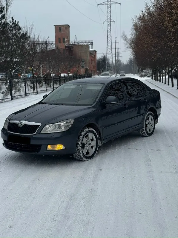 Продам skoda octavia a5 2013г. В двигатель 1.8 коробка автомат автомобиль в отличном состоянии как внешне так и технически, мотор в идеале, масло от замены до замены, никаких ошибок нет, тяга отличная, коробка отлично, по ходовой делать ничего не нужно, по салону все отлично чистый опрятный, не затертый, кузов как на фото) два комплекта резины комплектация максимальная •кожа • ксеноновые фары с адаптивом, омывателем фар • задние парктроники • подогревы всех сидений • 2-х зонный климат контроль • отличная музыкальная система с блютузом и тд • круиз контроль и тд по электрике работает абсолютно все, кондик холодит осмотр макеевка цена 990.000 торг реальному покупателю! Осмотр макеевка номер для связи +79493148801/тг
📞 Звоните: +7(949)3148801 - фотография - 2