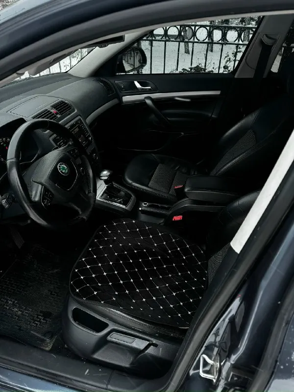 Продам skoda octavia a5 2013г. В двигатель 1.8 коробка автомат автомобиль в отличном состоянии как внешне так и технически, мотор в идеале, масло от замены до замены, никаких ошибок нет, тяга отличная, коробка отлично, по ходовой делать ничего не нужно, по салону все отлично чистый опрятный, не затертый, кузов как на фото) два комплекта резины комплектация максимальная •кожа • ксеноновые фары с адаптивом, омывателем фар • задние парктроники • подогревы всех сидений • 2-х зонный климат контроль • отличная музыкальная система с блютузом и тд • круиз контроль и тд по электрике работает абсолютно все, кондик холодит осмотр макеевка цена 990.000 торг реальному покупателю! Осмотр макеевка номер для связи +79493148801/тг
📞 Звоните: +7(949)3148801 - фотография - 6