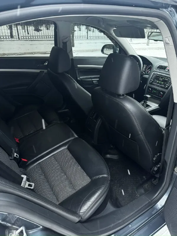 Продам skoda octavia a5 2013г. В двигатель 1.8 коробка автомат автомобиль в отличном состоянии как внешне так и технически, мотор в идеале, масло от замены до замены, никаких ошибок нет, тяга отличная, коробка отлично, по ходовой делать ничего не нужно, по салону все отлично чистый опрятный, не затертый, кузов как на фото) два комплекта резины комплектация максимальная •кожа • ксеноновые фары с адаптивом, омывателем фар • задние парктроники • подогревы всех сидений • 2-х зонный климат контроль • отличная музыкальная система с блютузом и тд • круиз контроль и тд по электрике работает абсолютно все, кондик холодит осмотр макеевка цена 990.000 торг реальному покупателю! Осмотр макеевка номер для связи +79493148801/тг
📞 Звоните: +7(949)3148801 - фотография - 9